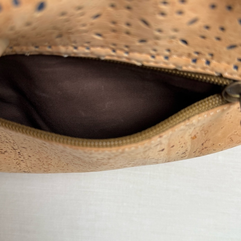 BriLi Joi Cork Crossbody Bag with Navy Blue Accents - Excellent Condition - Picture 10 of 10